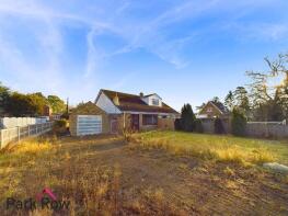 Iona, Betteras Hill Road, Hillam LS25 5HD
