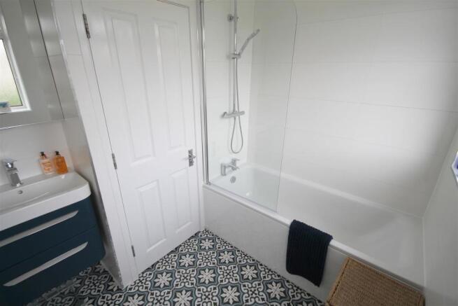 BATHROOM.JPG