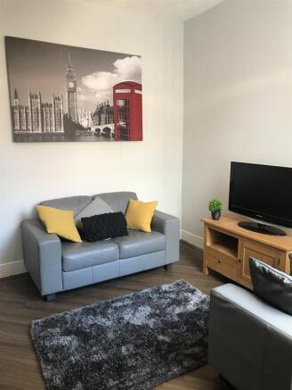 3 bed Private Halls to rent Image 4