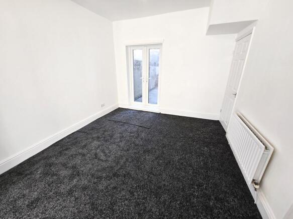 3 bed Terraced to rent Image 5