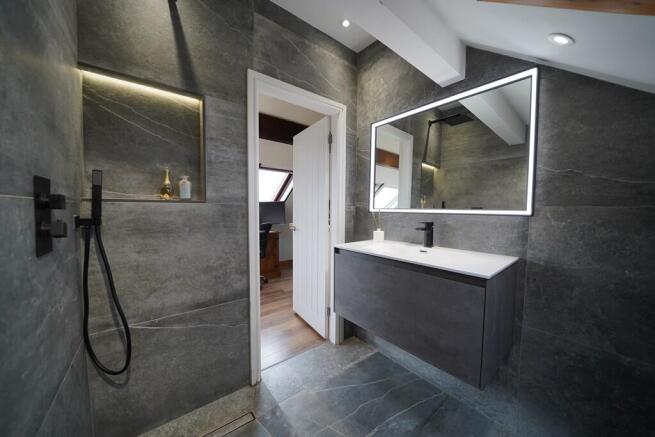 Bedroom 2 ensuite