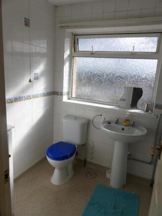 FAMILY BATHROOM