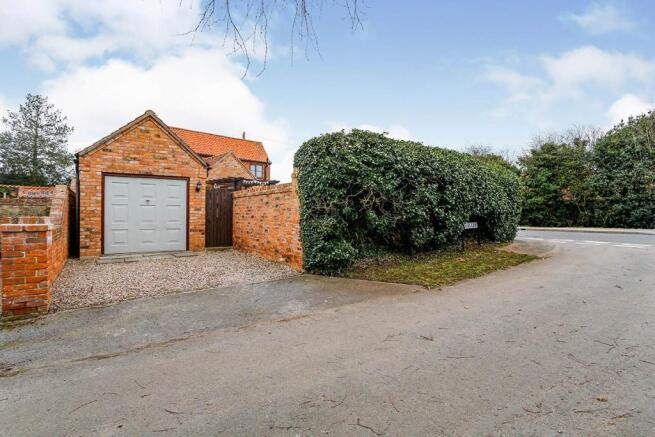 Detached garage