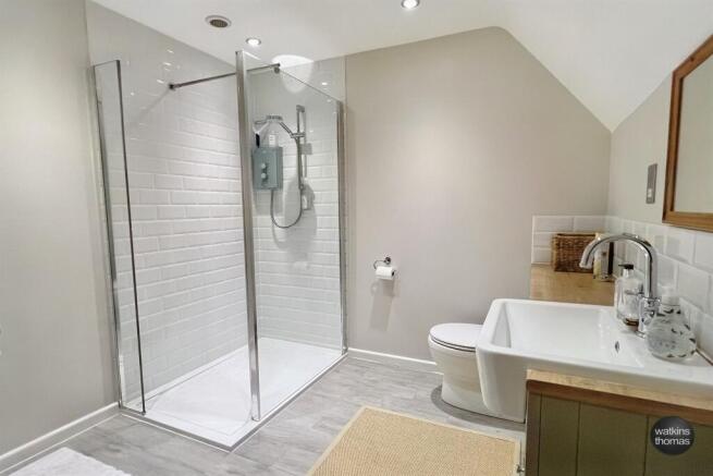 b4 shower room