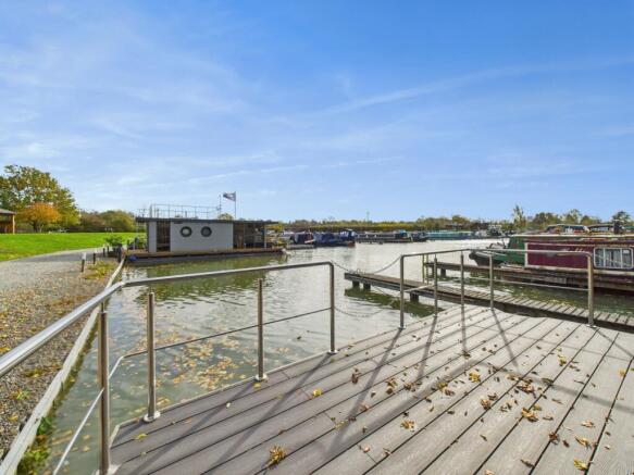 Crick Marina