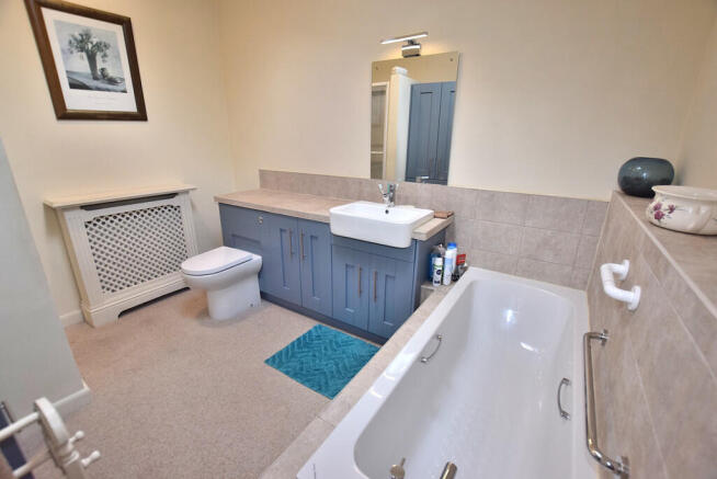 4 bed Detached Bungalow for sale Image 6