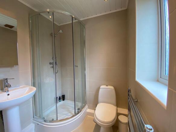 Ensuite to Bed 1