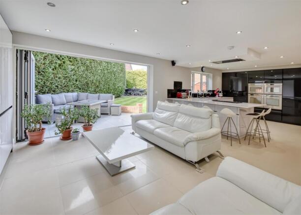 27 Old Farm Drive-kitchen6.jpg