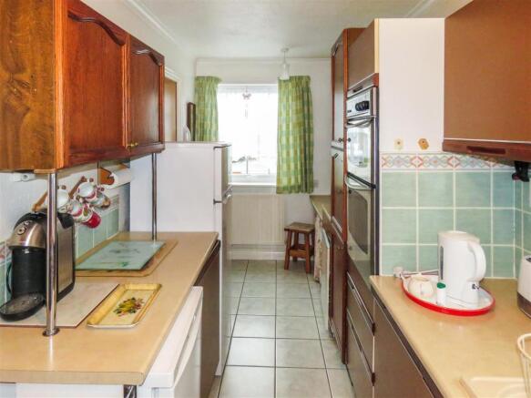 Kitchen 2.JPG