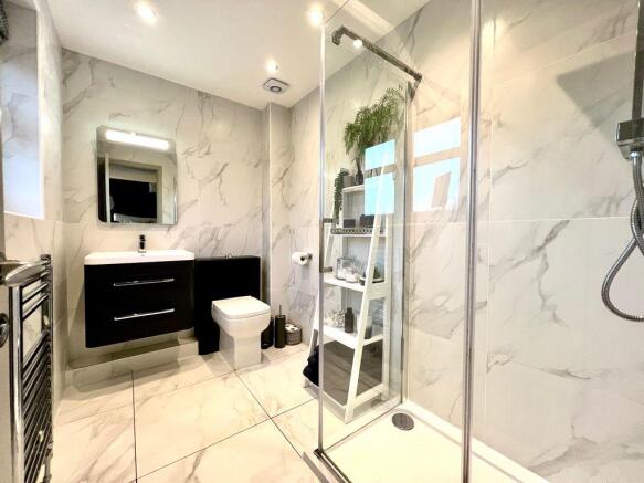 Ensuite to Bed 1