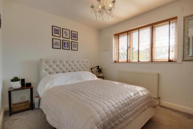 4 bed Detached for sale Image 10