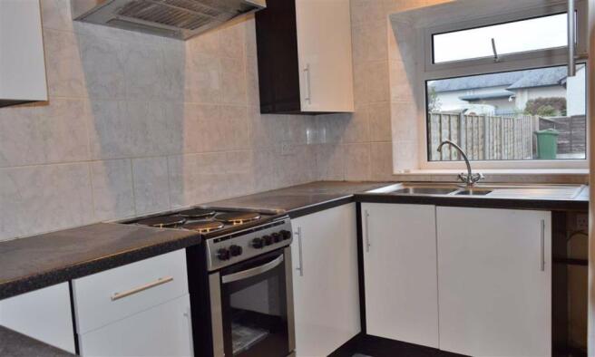 FITTED KITCHEN