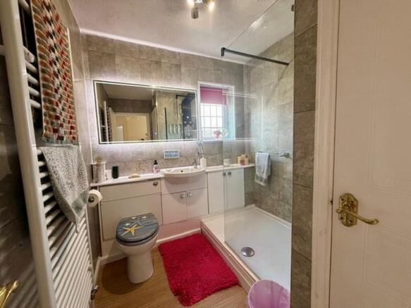 4 bed Detached for sale Image 11