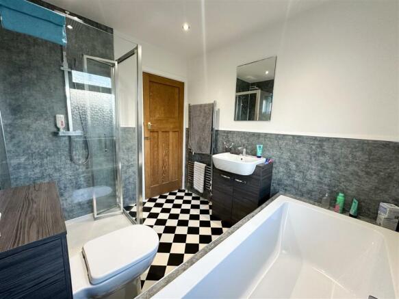 FAMILY BATHROOM