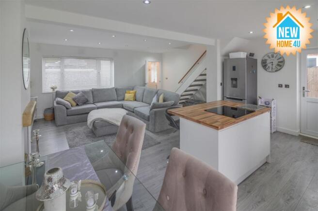 LIVING ROOM: