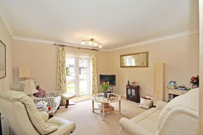 LOUNGE/DINING AREA