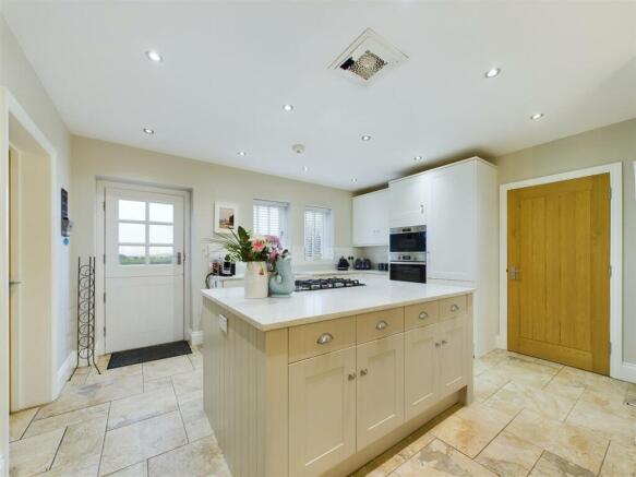 kitchen 5.jpg
