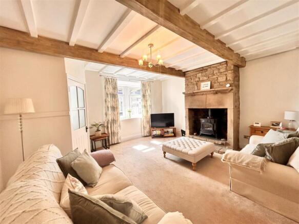 Living room 2.jpg