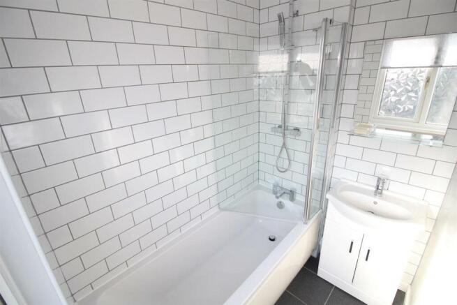9 Bolam Gr-Bathroom1.JPG