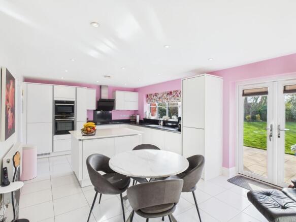 Kitchen/ Dining Room
