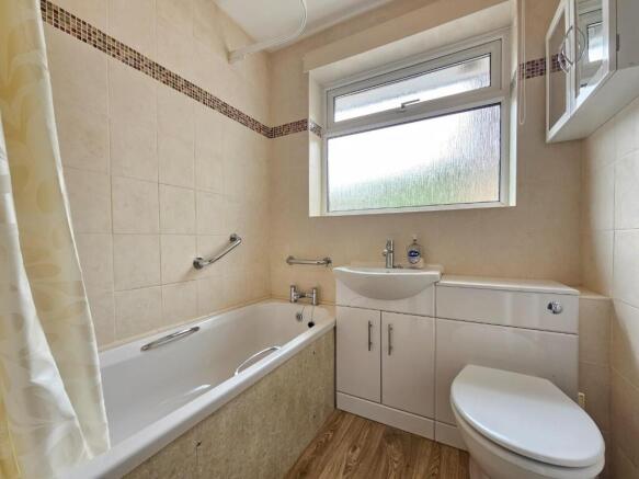 Bathroom 1.jpg