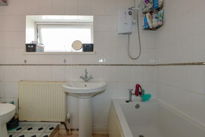 Bathroom 1.jpg