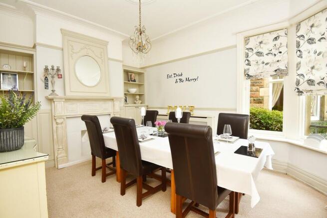 5 bed Semi-Detached for sale Image 4