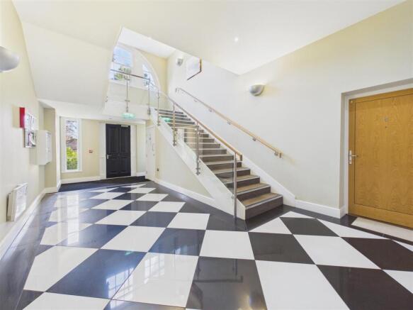 2 bed Apartment for sale Image 8