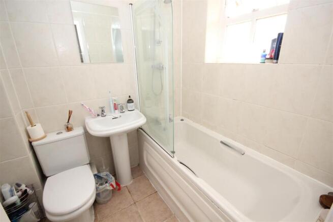 2 bed Apartment to rent Image 7