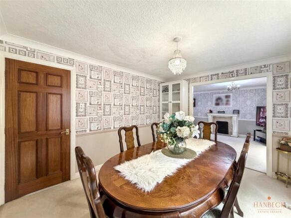 4 bed Detached for sale Image 7