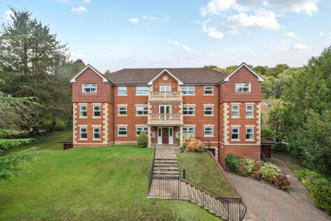 Harestone Valley Road, Caterham, CR3