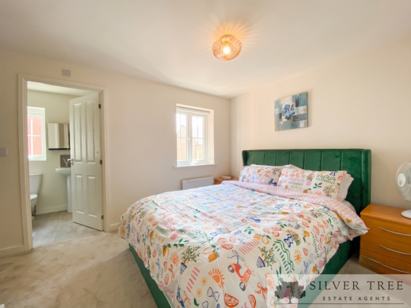 3 bed Detached to rent Image 8
