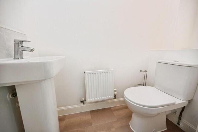 4 bed Detached to rent Image 9