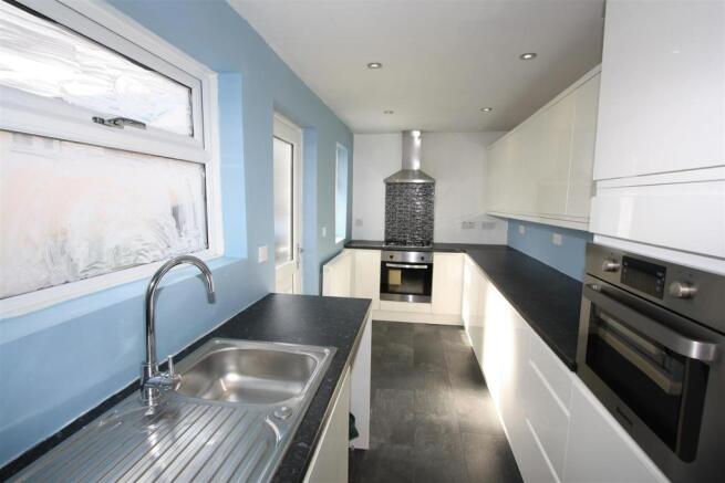 Kitchen 1.JPG