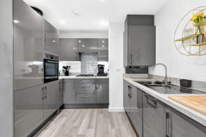 Flat 2, 65, Bell Farm Way, Hersham, Walton-on-thames KT12 5BQ