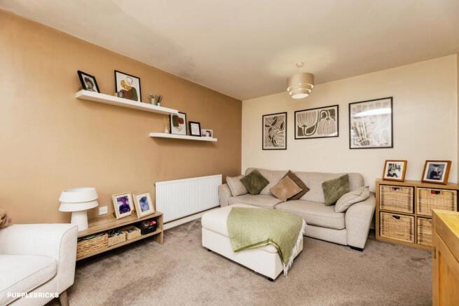 3 bed Town House for sale Image 2