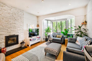 17, Forest Court, London E11 1PL