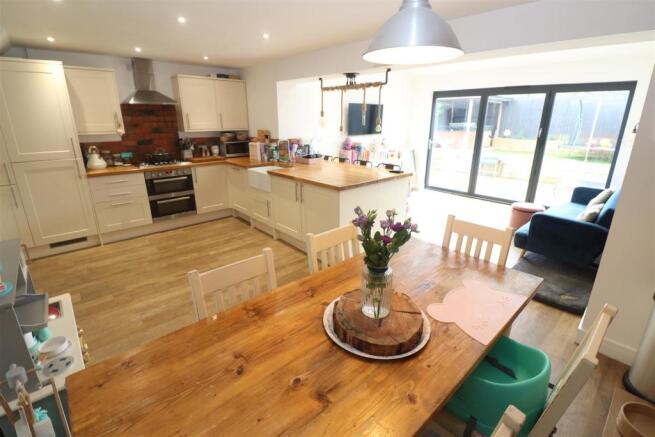 Kitchen/Dining Room