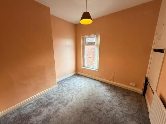 2 bed House to rent Image 6