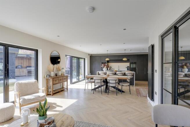4 bed Detached for sale Image 10