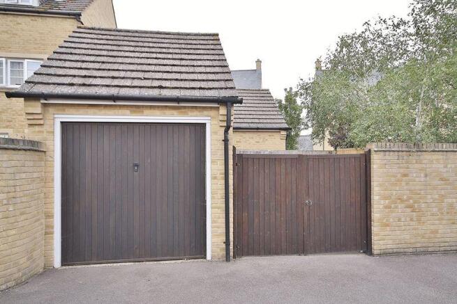 Garage & P...
