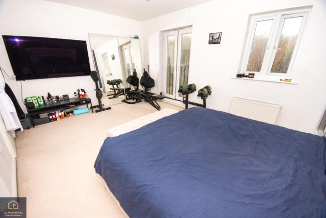4 bed Semi-Detached for sale Image 5