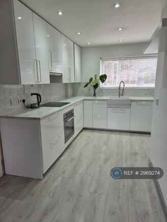 3 bed Terraced to rent Image 8