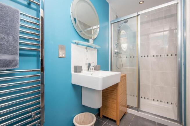 EN-SUITE SHOWER ROOM/WC