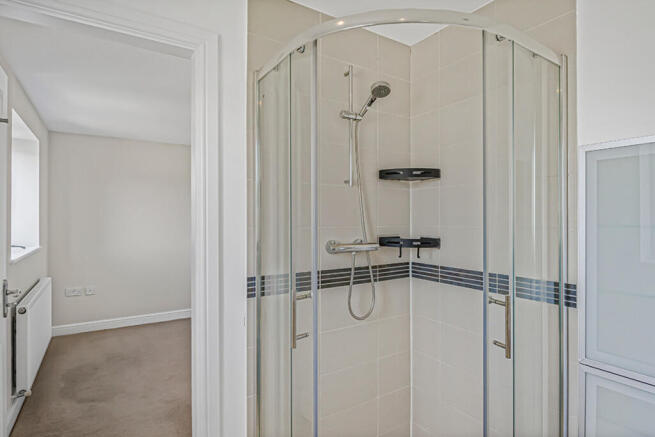 4 bed Detached for sale Image 8
