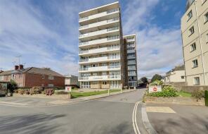 21, Westminster Court, Brighton Road, Selden, Worthing BN11 2EQ