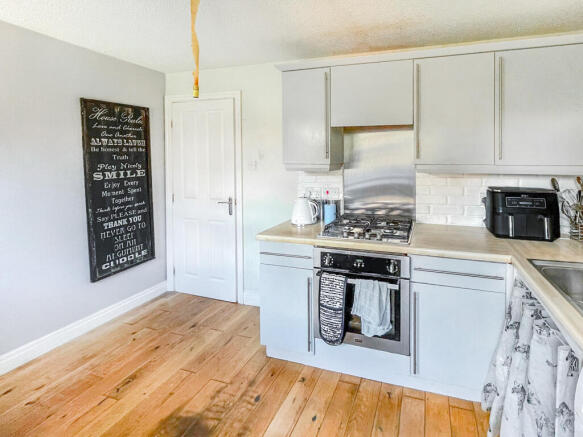 2 bed Semi-Detached for sale Image 6