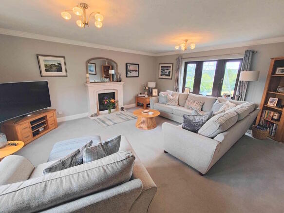 4 bed Detached for sale Image 5