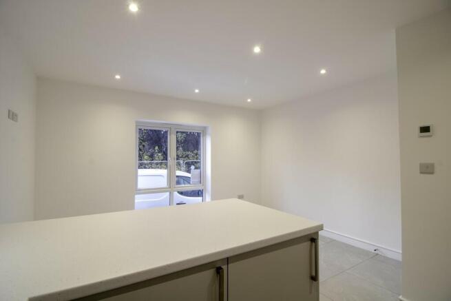 2 bed Town House to rent Image 5