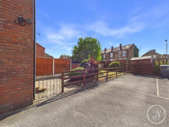 2 bed Town House for sale Image 11